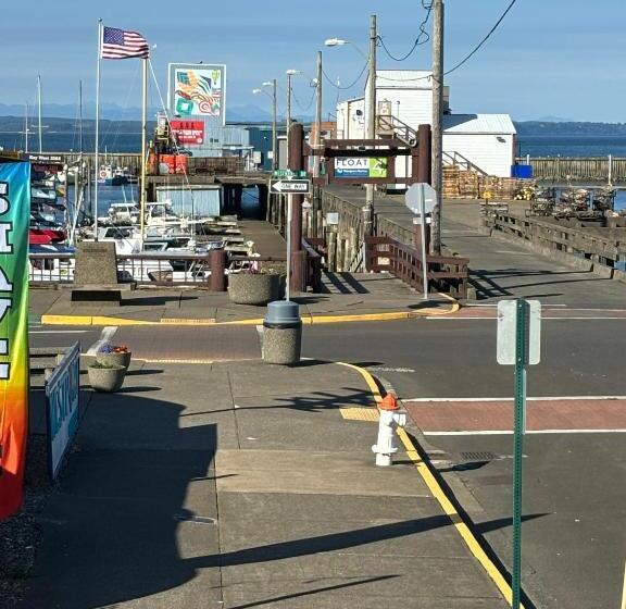 스위트 퀸침대, Dock Street Inn