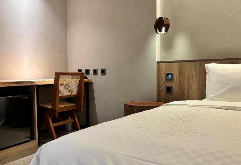 اتاق سوپریور, Initial Tainan