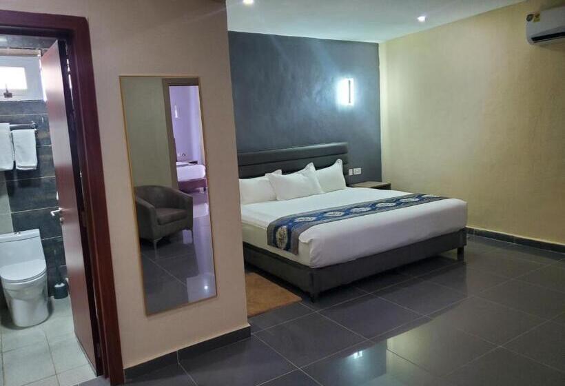 家庭间, Lagoon Beach Hotel,keta,ghana