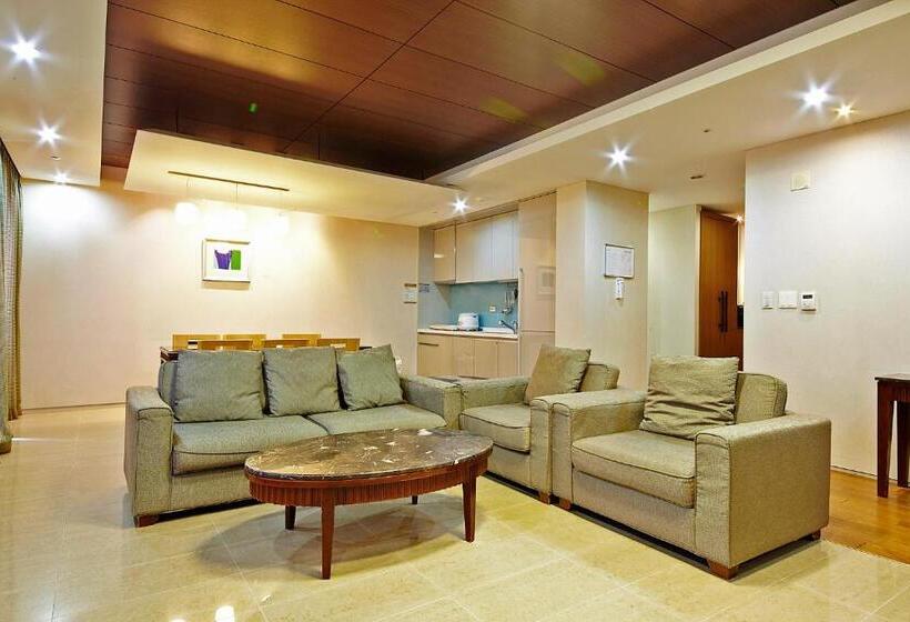 סוויטה, High1 Condominium