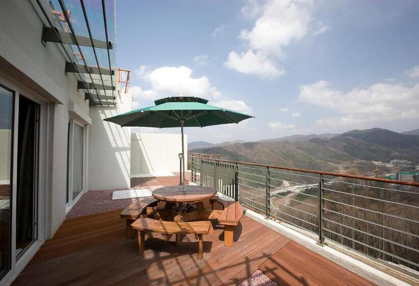 סוויטה עם טרסה, High1 Condominium