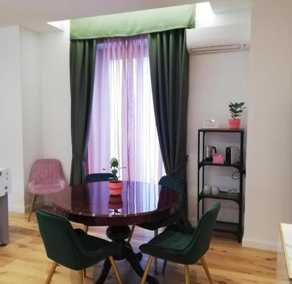 سوییت اجرایی, Black Vulcano Suites&studios