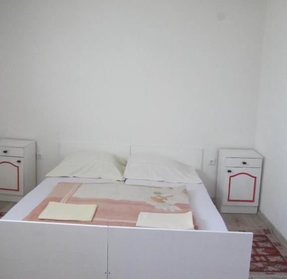آپارتمان 1 خوابه, Bravo Guest House
