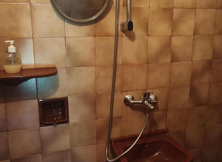 标准间带阳台, Chapov Guest Rooms