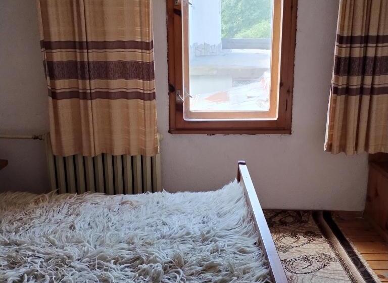 带阳台标准四人间, Chapov Guest Rooms