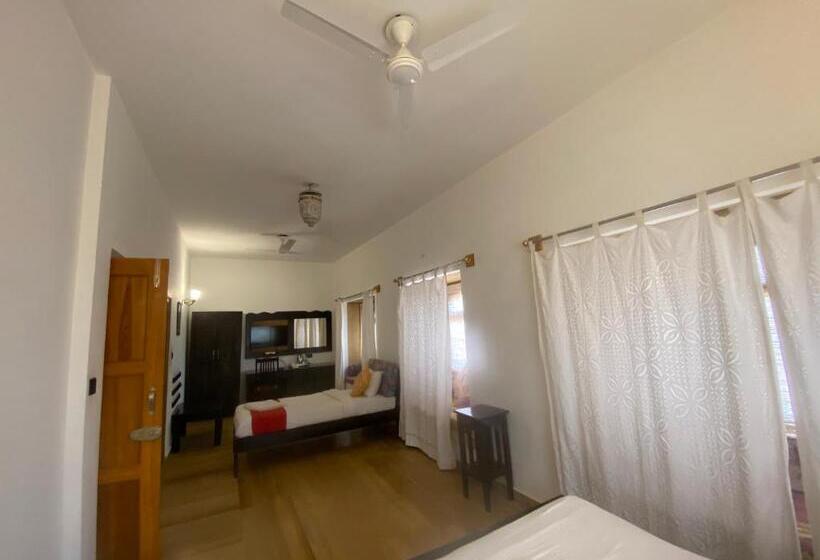 バルコニー付きスタンダードトリプルルーム, Diamond Guest House