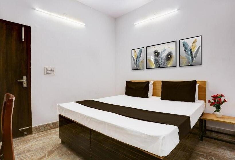 Трехместный Номер Классика, Super Hotel Oo Hotel Shyam Residency Near Samaypur Badli Metro