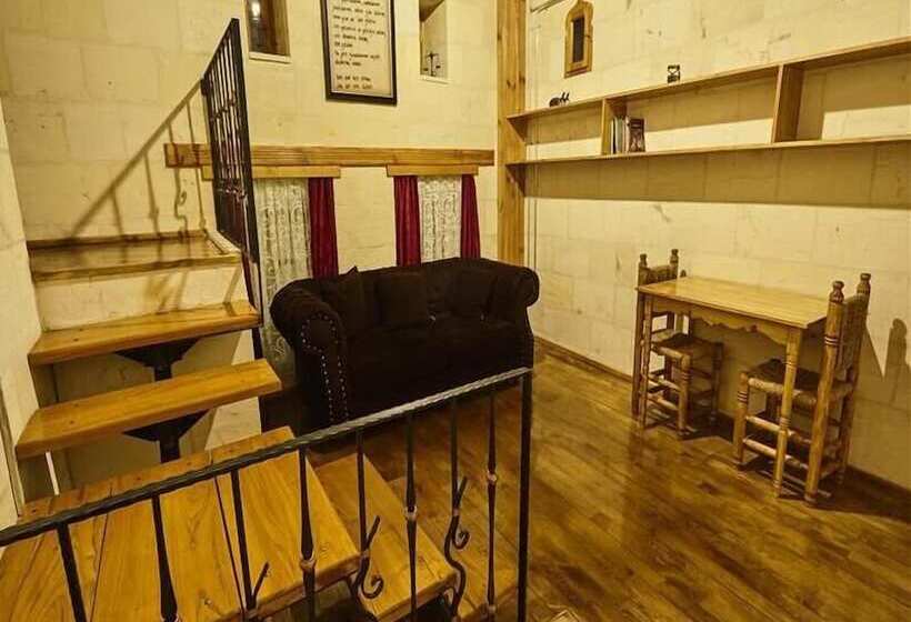 اتاق اجرایی سه نفره, Melek Lara Butik