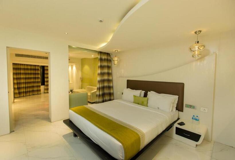 سوییت جونیور, Hash Six Hotels