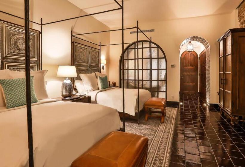 جناح جونيور, Banyan Tree Puebla