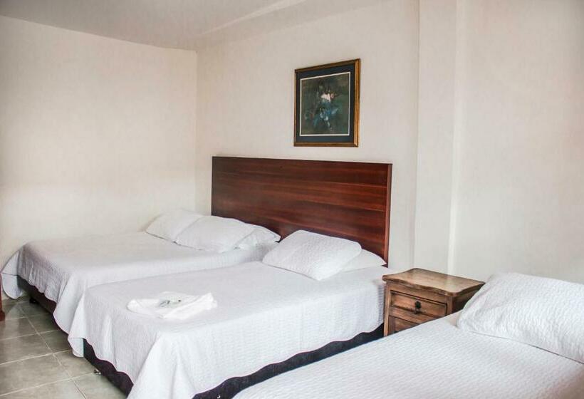 컴포트 트리플 룸, Los Portales Inn