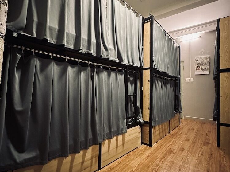 تختخواب در اتاق مشترک, Alleyway Hostel   Adults Only
