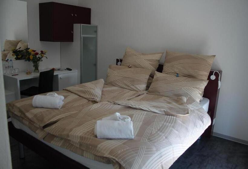 标准间带阳台, Albergo Porta Verzasca