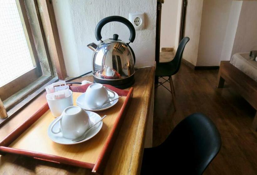 スタンダードルーム, Cafe Central