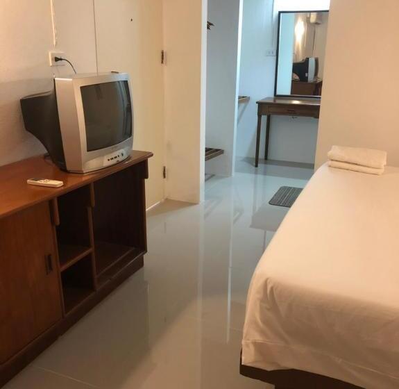 Семейный Номер, Paradorn Inn