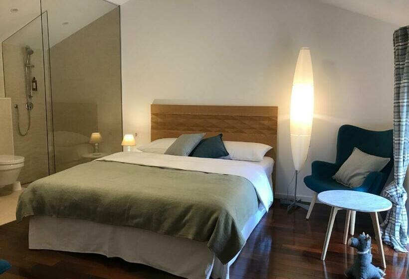 اتاق لوکس, Wingbay B&b