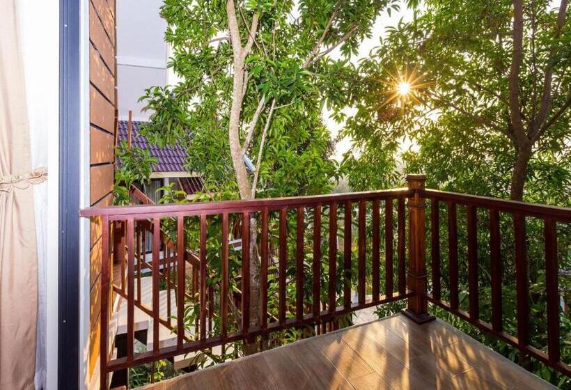 Королевский Люкс, 360 Resort