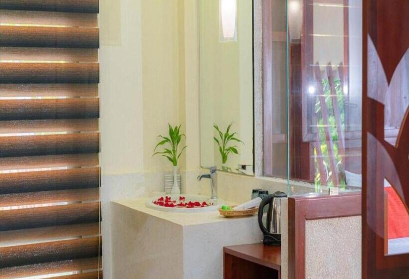 Королевский Люкс, 360 Resort