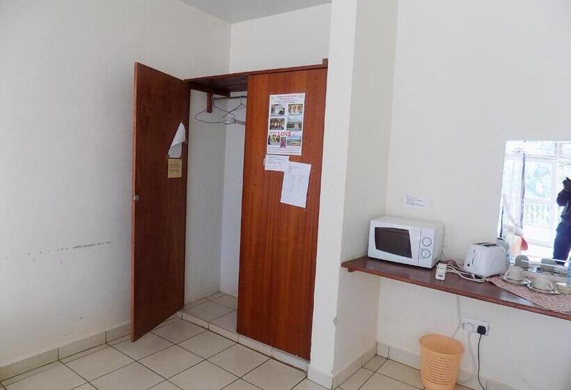 اتاق خانوادگی, Sunrise Apartments Hotel Fort Portal