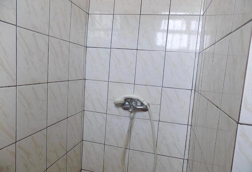 اتاق خانوادگی, Sunrise Apartments Hotel Fort Portal