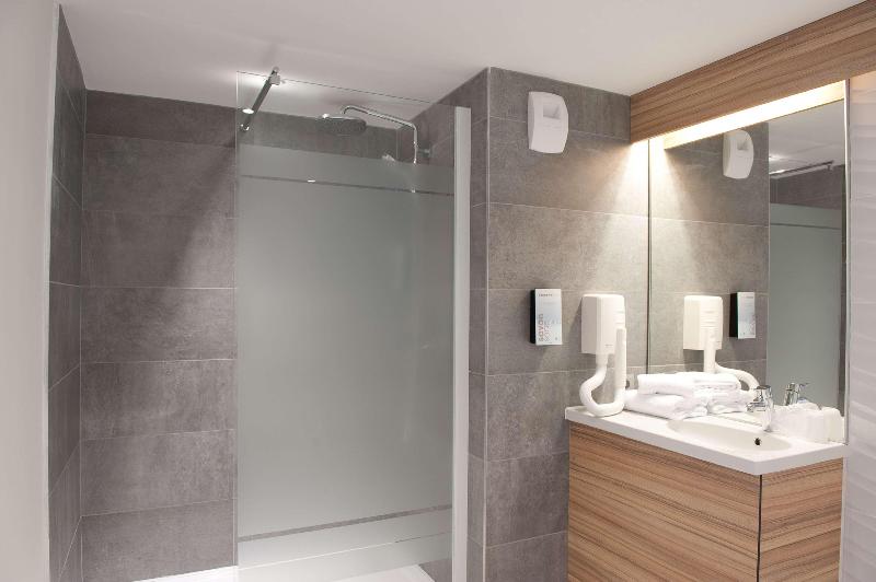 اتاق استاندارد چهار تخته, Campanile Limoges Centre  Gare