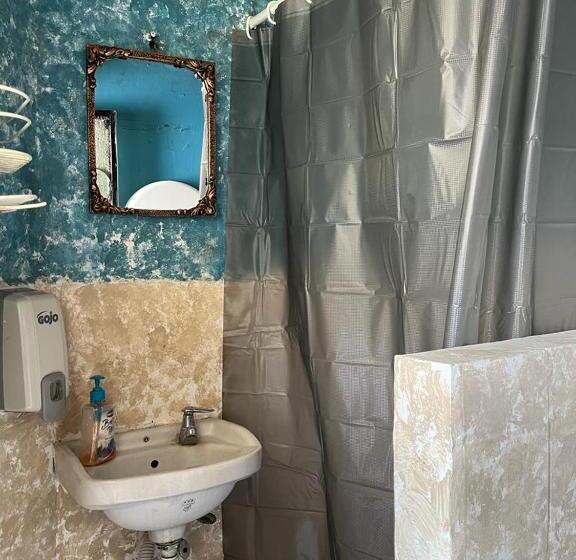 اتاق استاندارد چهارنفره با سرویس بهداشتی مشترک, Cristales De Antigua Hotel Cristal