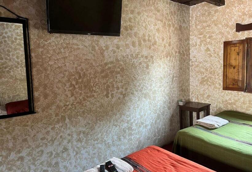 اتاق استاندارد چهارنفره با سرویس بهداشتی مشترک, Cristales De Antigua Hotel Cristal