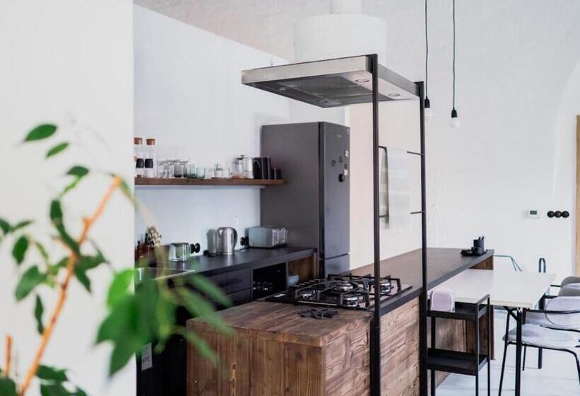 带1个卧室的公寓, Long Story Short Hostel & Café