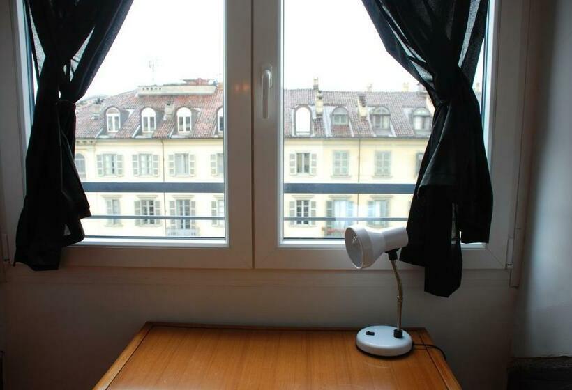 اتاق استاندارد یک تخته با سرویس بهداشتی مشترک, Attic Hostel Torino