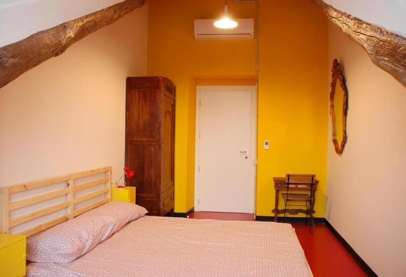 اتاق استاندارد با سرویس بهداشتی مشترک, Attic Hostel Torino