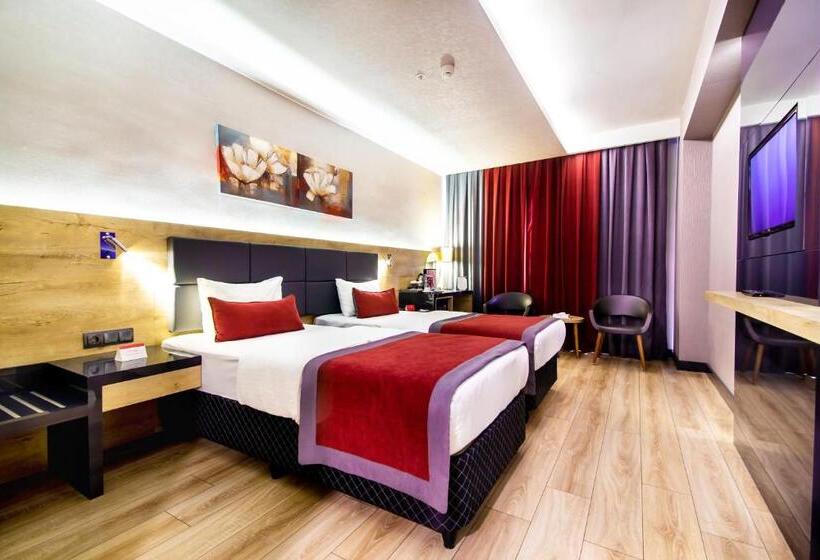 Стандартный Номер Кровать Кинг, Ramada Encore Gebze