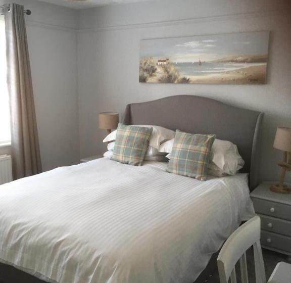 اتاق لوکس با تخت بزرگ, Durlston House