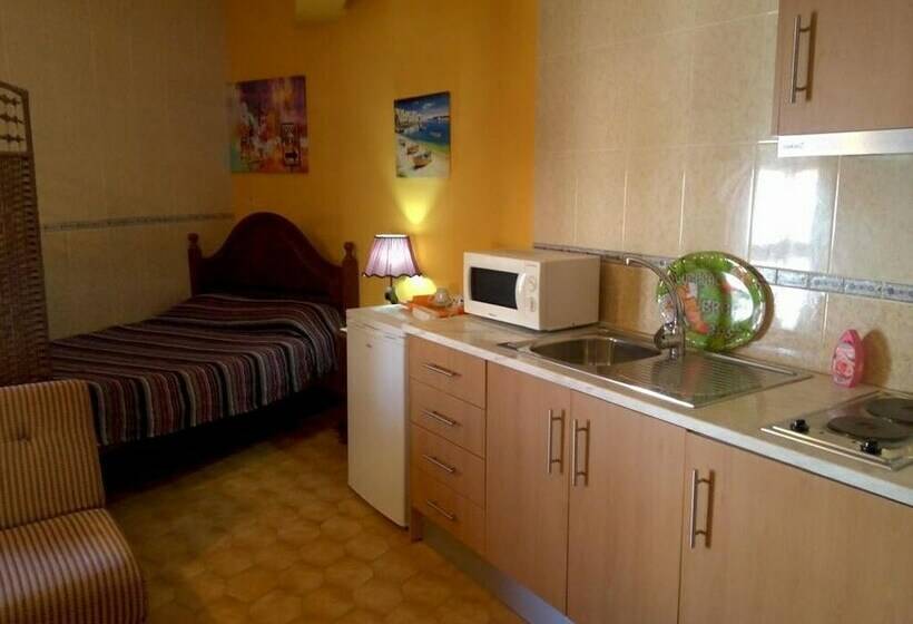 Habitació Triple Estàndard, Guest House Pacifica