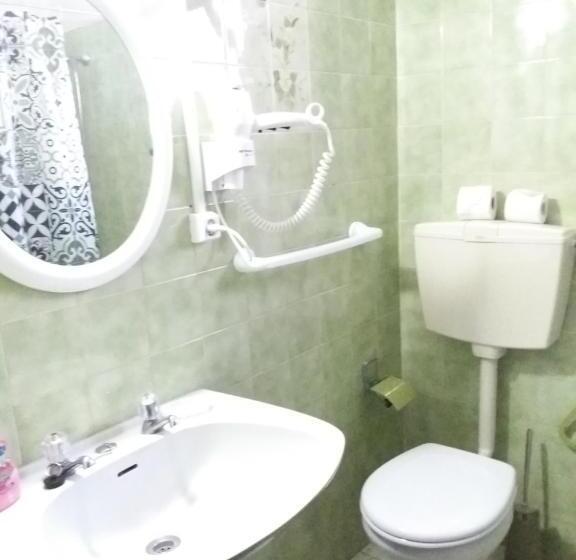 Habitació Triple Estàndard, Guest House Pacifica