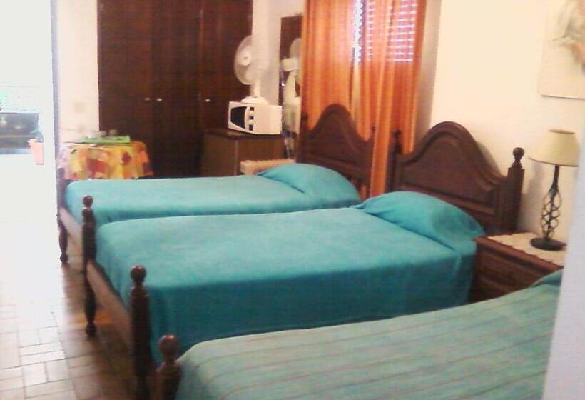 Habitació Triple Estàndard, Guest House Pacifica