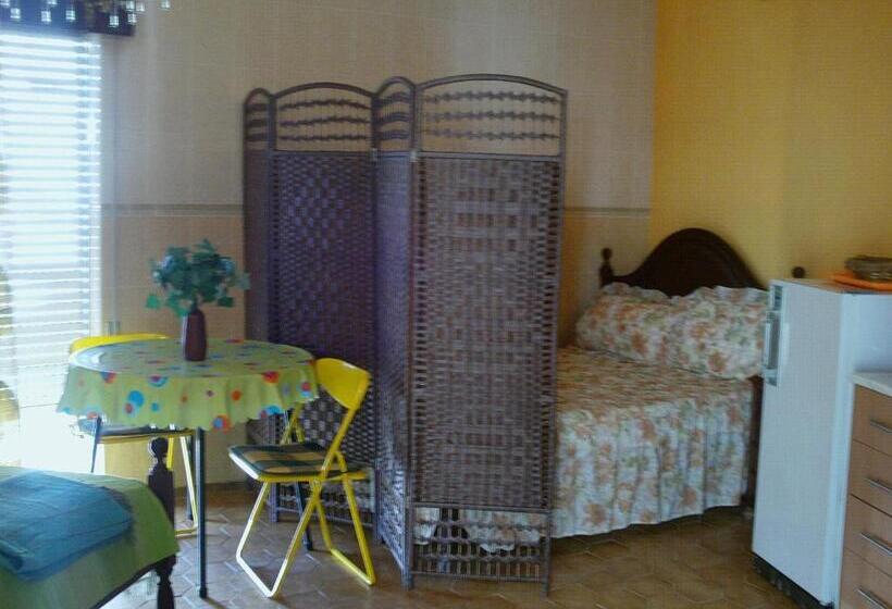 Family Room, Guest House Pacifica