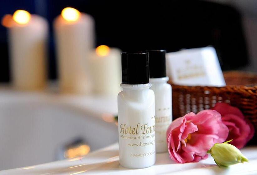 اتاق استاندارد, Touring