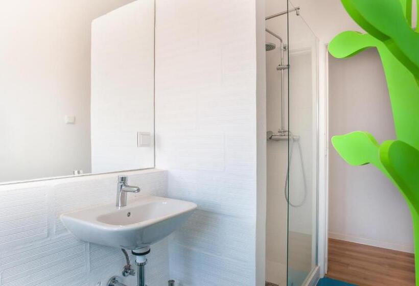 Номер Стандарт Четырехместный Совместный Санузел, Nazaré Hostel   Rooms & Dorms