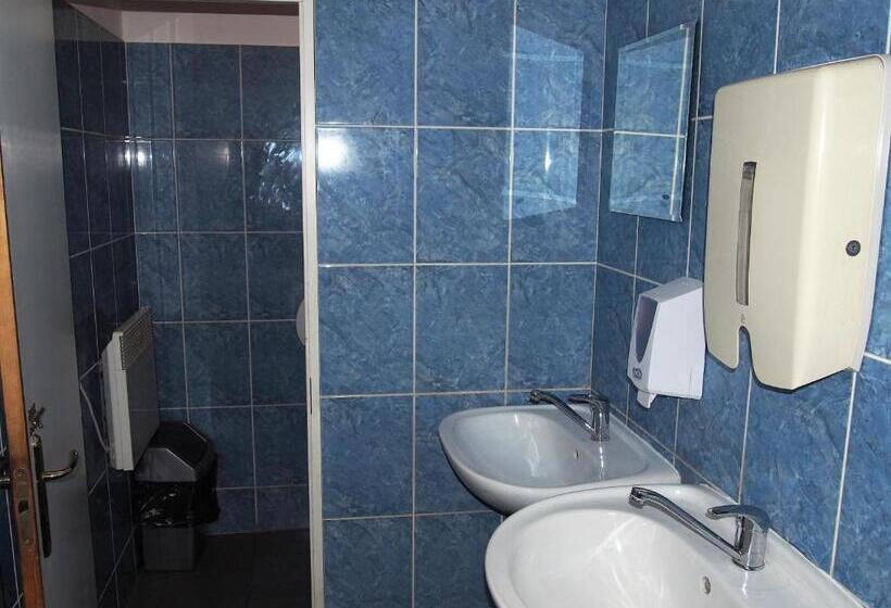 اتاق استاندارد با سرویس بهداشتی مشترک, Hostelis Laurita