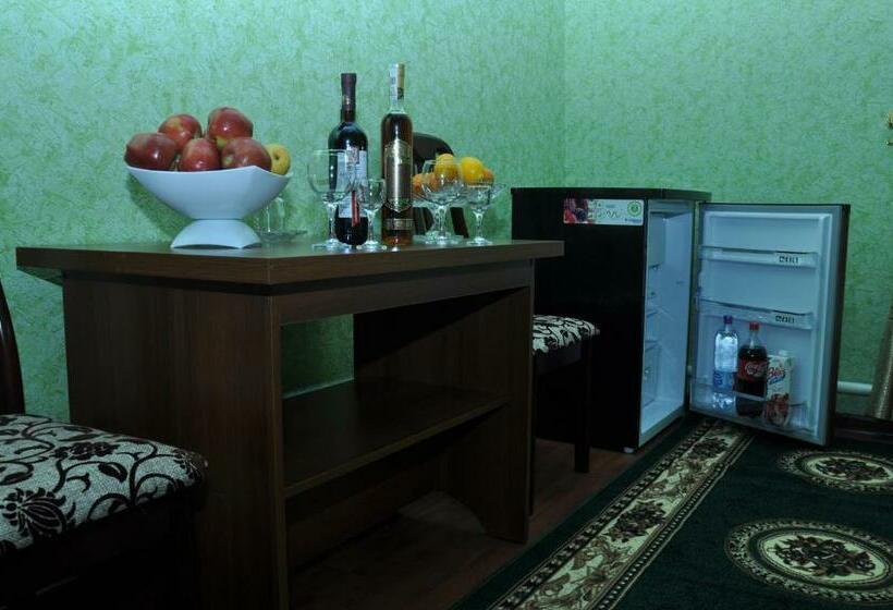 Номер Стандарт, Shokhjakhon