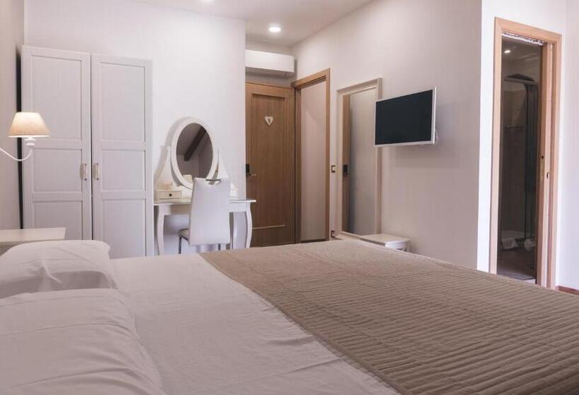 اتاق لوکس سه تخته, Fata34 Luxury B&b