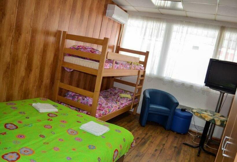 اتاق لوکس با چشم‌انداز شهر, Splav Guest Hause Gusar