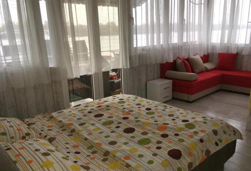 اتاق لوکس, Splav Guest Hause Gusar