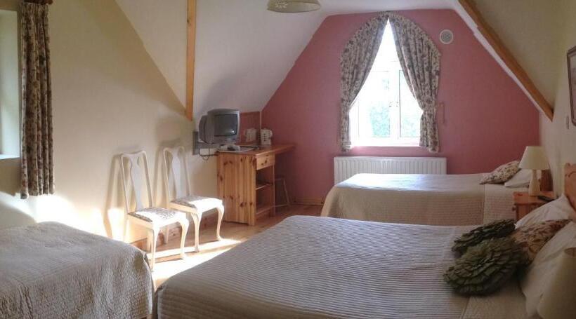 Семейный Номер Вид на Сад, Yeats Lodge