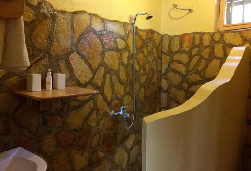 اتاق استاندارد با تخت بزرگ, Nyore Hillside Retreat