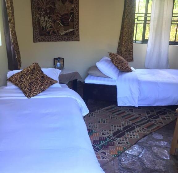اتاق لوکس با چشم‌انداز باغ, Nyore Hillside Retreat