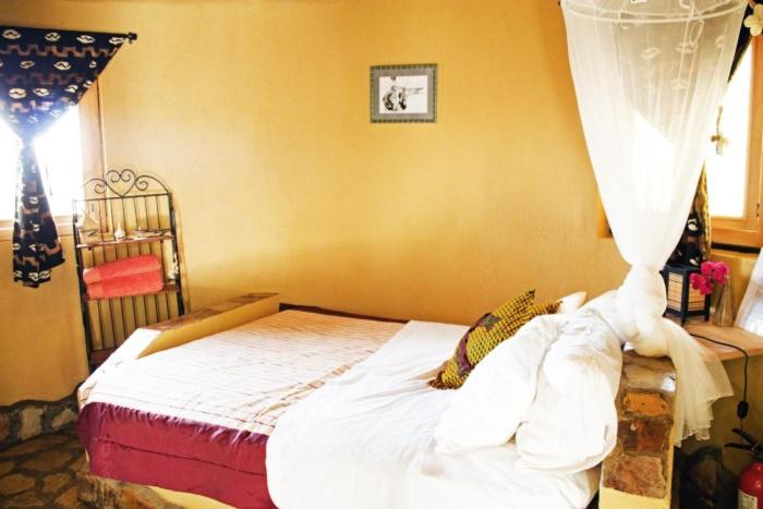 اتاق لوکس, Nyore Hillside Retreat