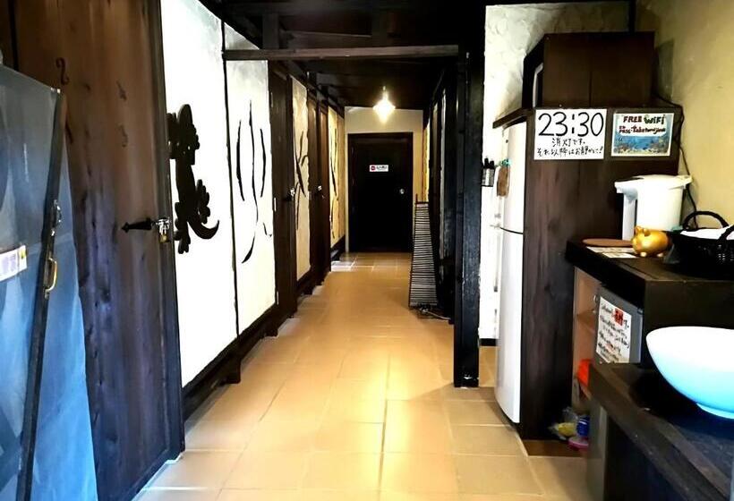 Кровать в Общей Комнате, Taketomijima Guesthouse And Je Taime
