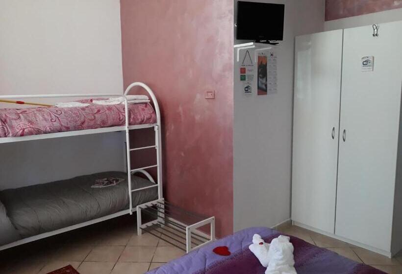 Семейный Номер, B&b La Gazza Ladra