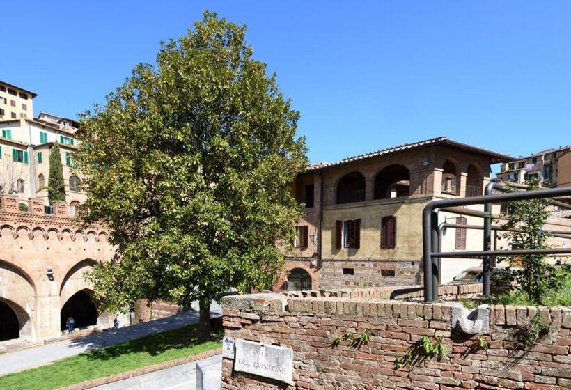 سوئیت جونیور با چشم‌انداز باغ, Siena Vip B&b